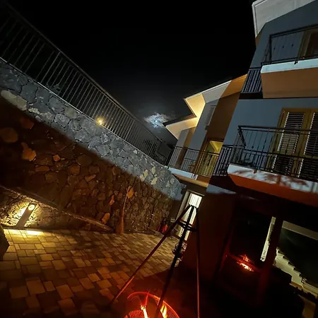 Neonero Villa Nicolosi