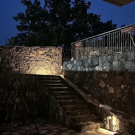 Neonero Villa *