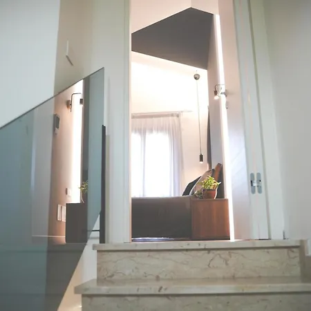 Neonero 4* Николози