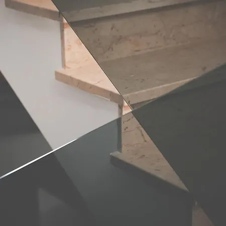 Neonero Николози